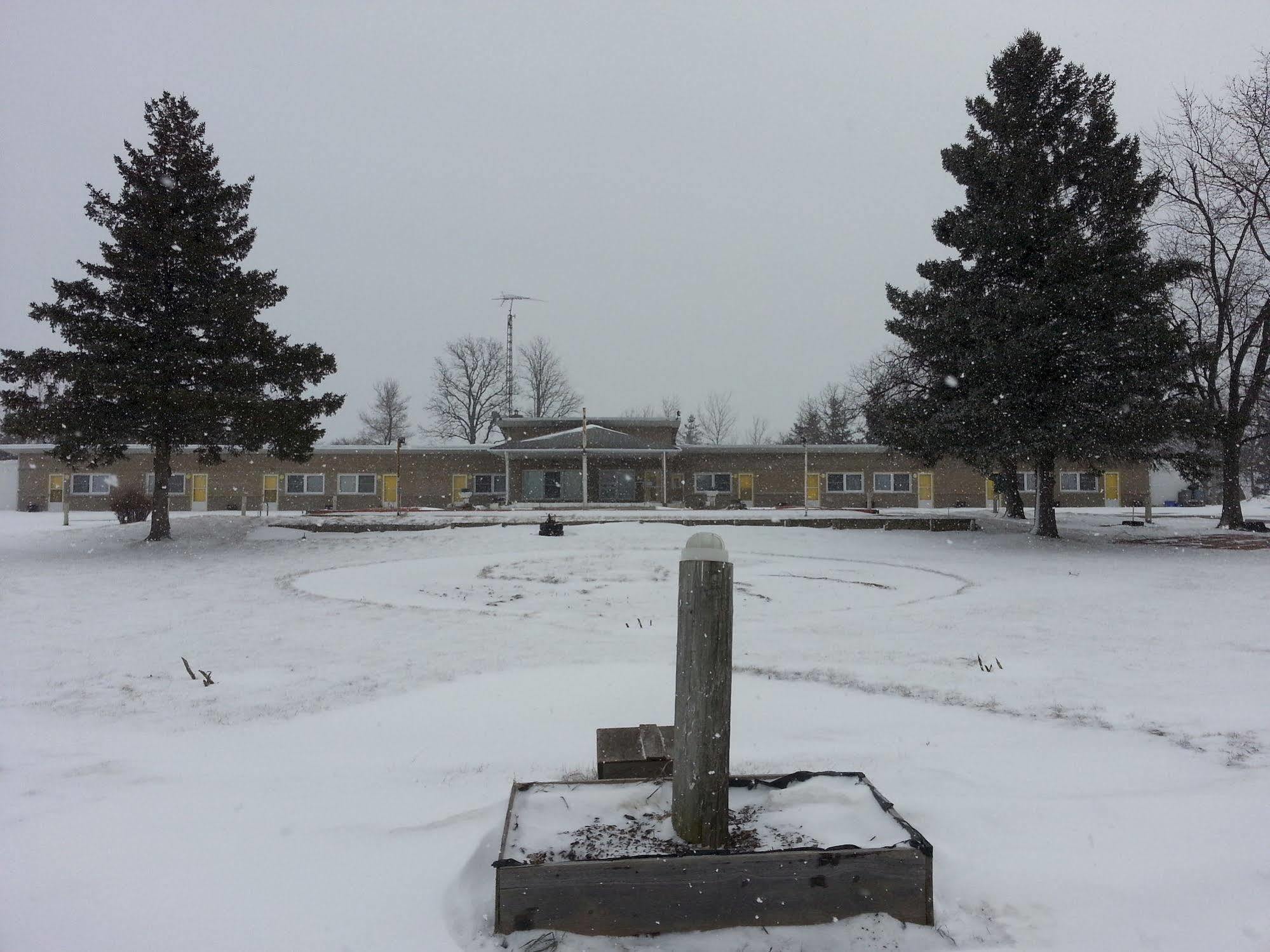 Pleasant Stay Motel Ancaster Экстерьер фото